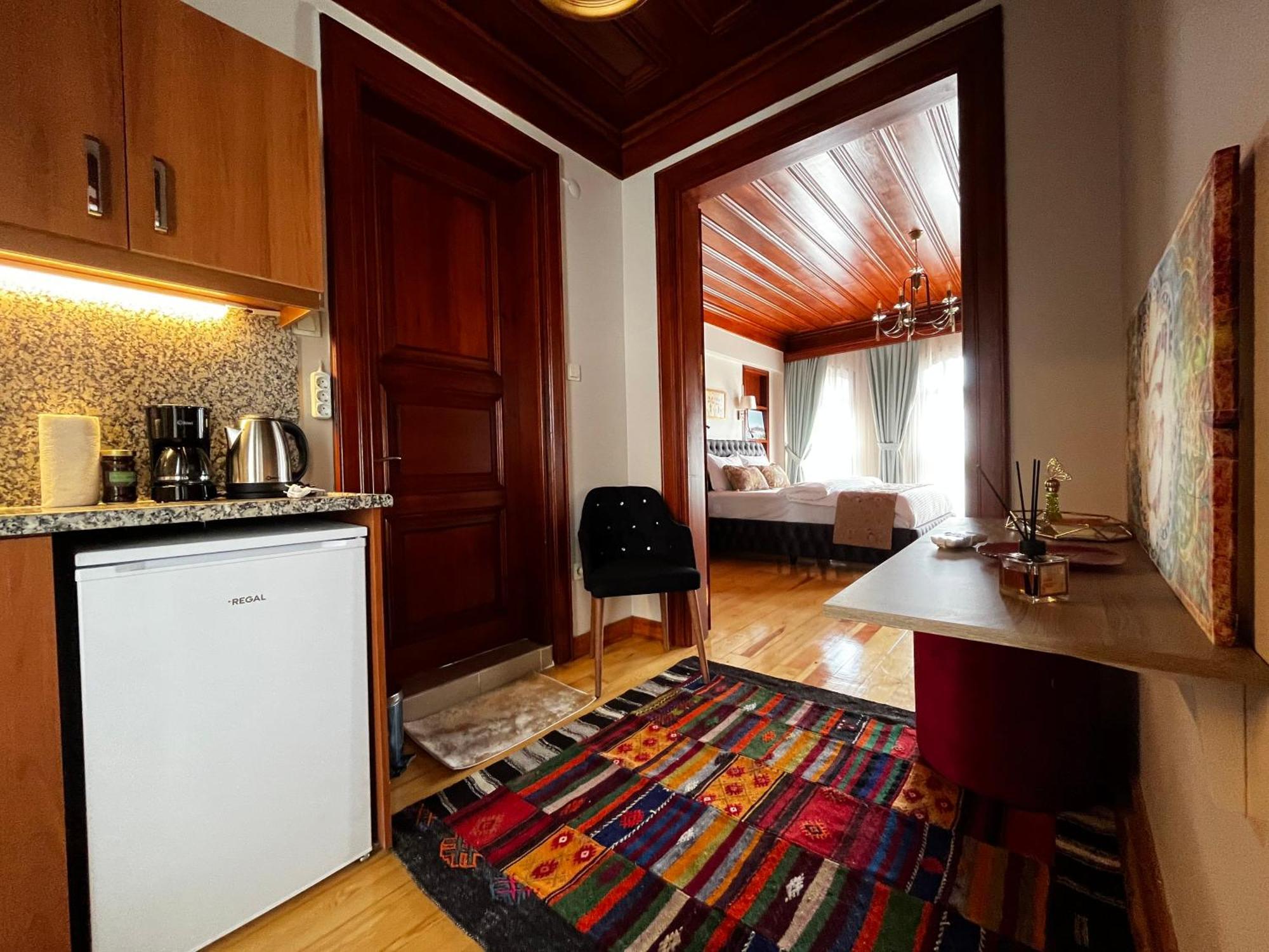 Lily Mansion, Istanbul